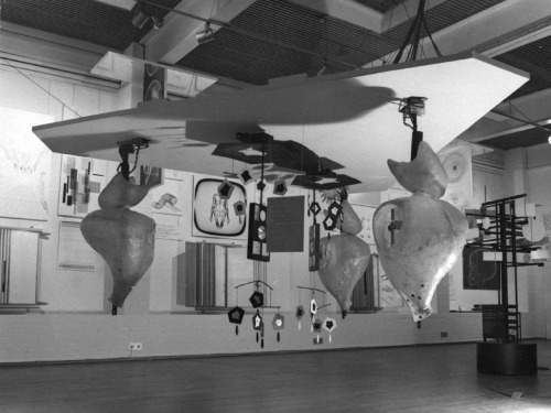 Gordon Pask, “The Colloquy of Mobiles”, ICA London 1968
Exhibition view
[ Nicolas Schoffer's Cysp 1 at the right of frame. Related British Pathe newsreel. ]